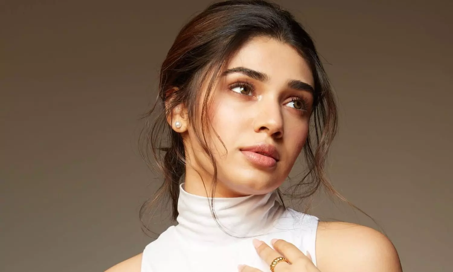 Krithi Shetty Shines In Elegant White Krithi Shetty Shines In Elegant White