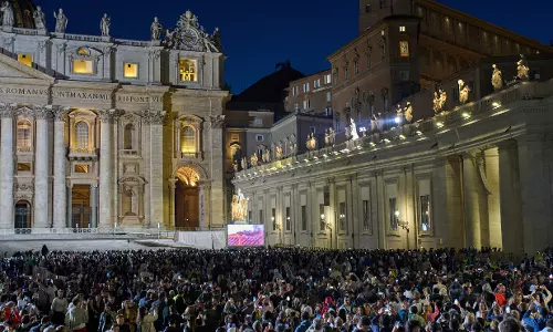 Cardinals Return to Sistine Chapel to Vote on New Pope After First Ballot Fails