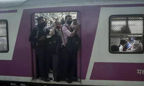 Delayed Mumbai Local: Women Risk Lives Hanging from Overcrowded Train
