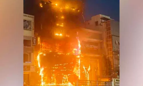 Massive Fire Breaks Out at Chandanagar Mall