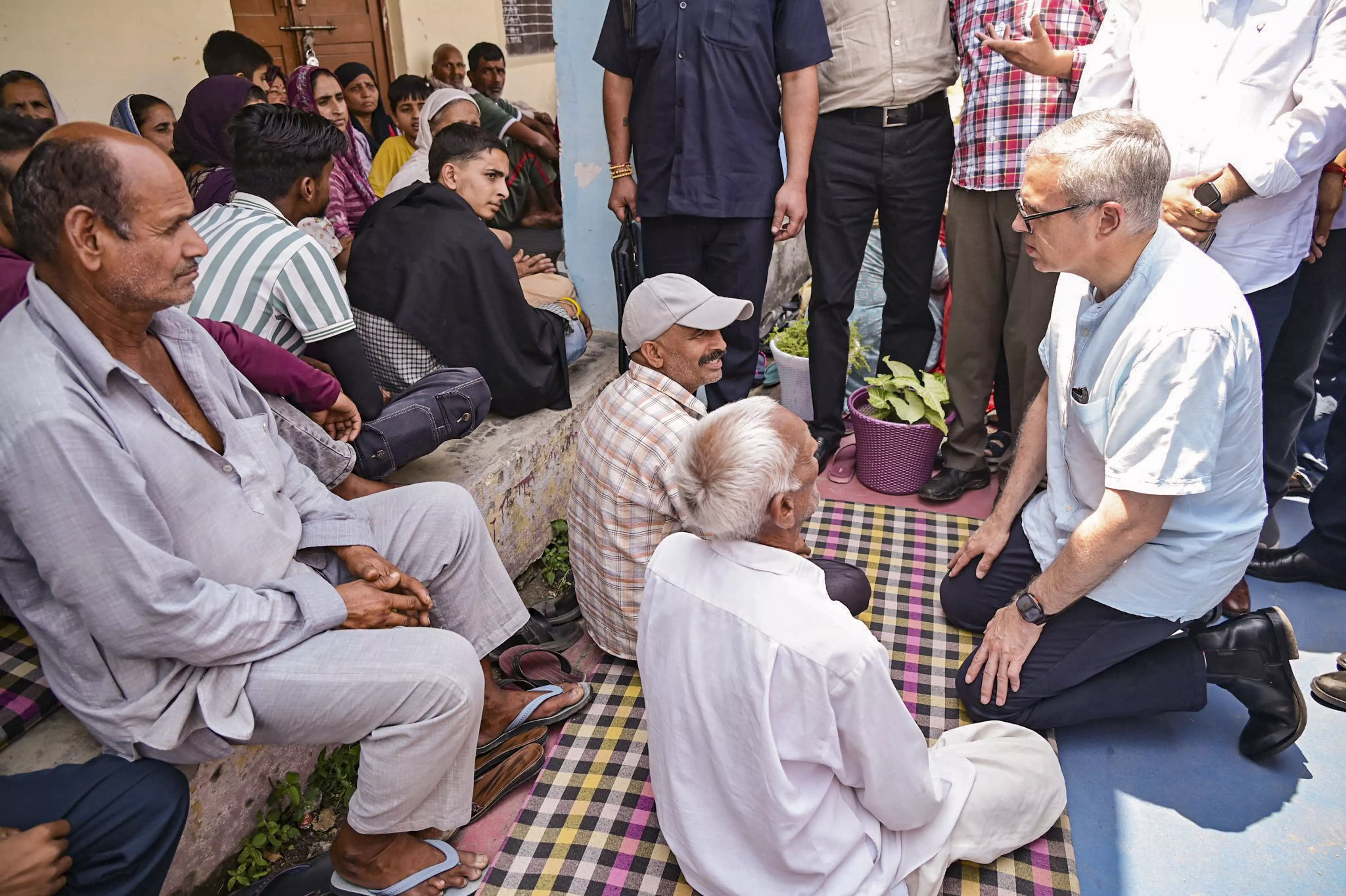 Evacuation Underway in 5 Border Districts of Jammu Region; Abdullah Visits Relief Camps Evacuation Underway in 5 Border Districts of Jammu Region; Abdullah Visits Relief Camps