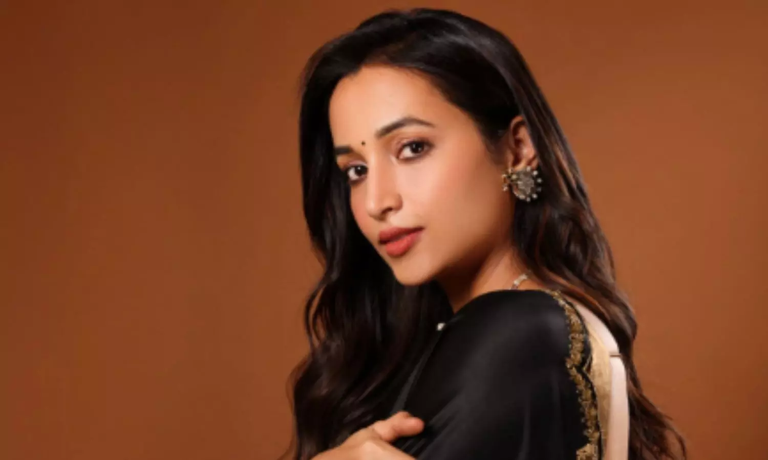 Srinidhi Shetty Makes a Statement in Embroidered Black Saree Srinidhi Shetty Makes a Statement in Embroidered Black Saree