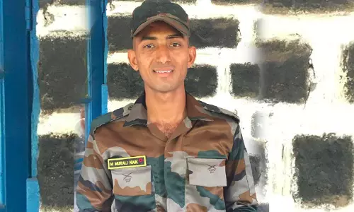 Godavari Districts Pay Tributes To Murali Naik