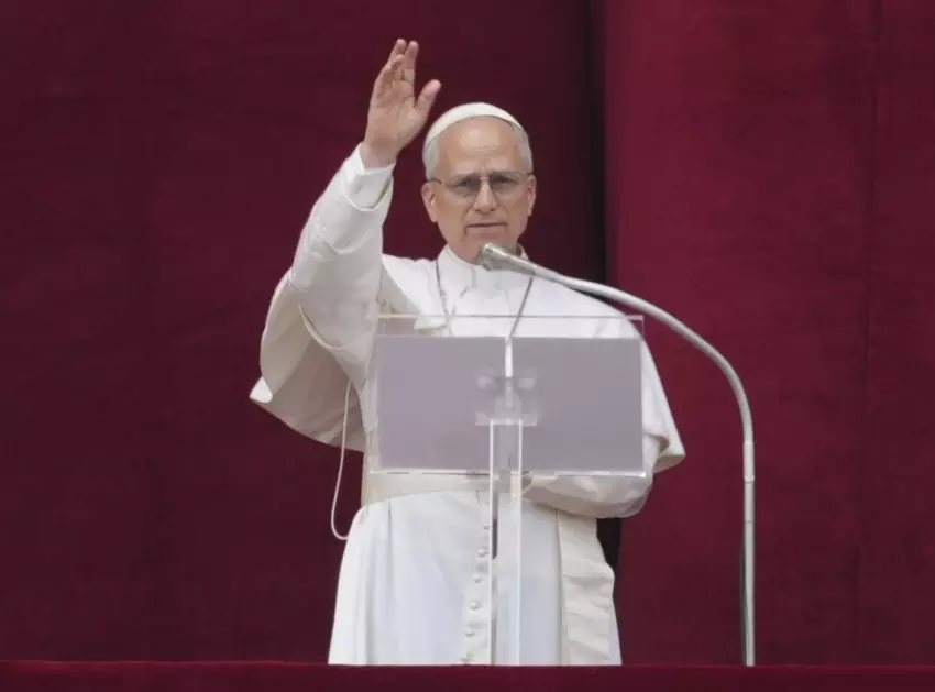 Pope Leo XIV Calls for Global Peace and Ceasefire in His First Blessing