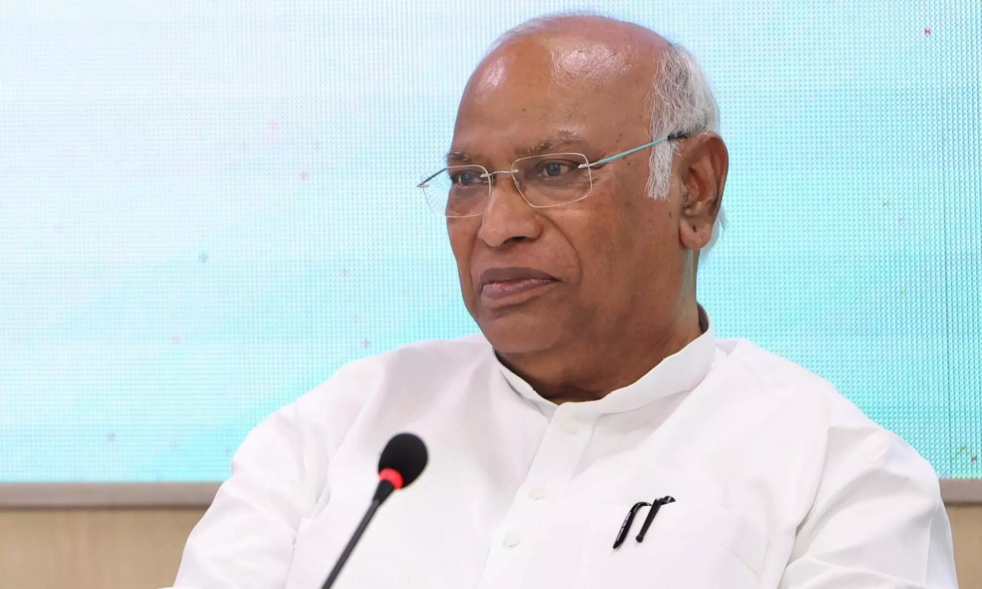 26 Tourists Died in Pahalgam Because Modi Govt Failed to Provide Security: Kharge 26 Tourists Died in Pahalgam Because Modi Govt Failed to Provide Security: Kharge