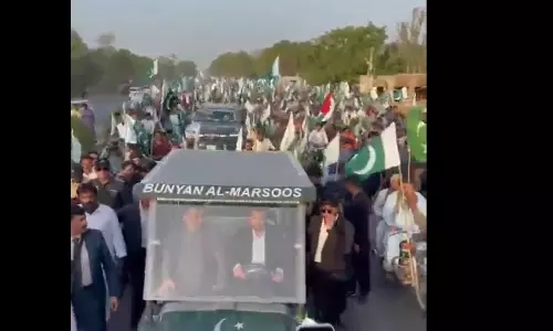 1 Killed, 10 Wounded In Grenade Attack On Pro-army Rally In Pakistan