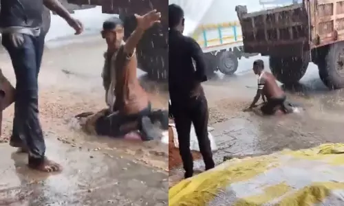 Viral Video Shows Maharashtra Farmer Trying Hard to Save Grains From Unseasonal Rains