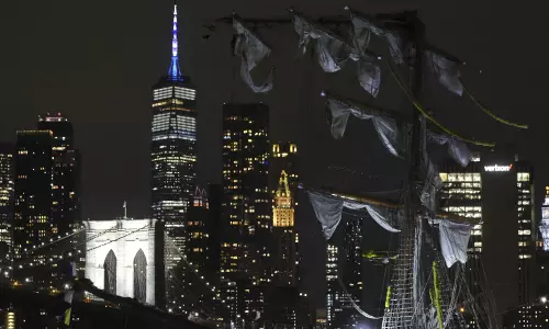 2 Dead as Mexican Navy Tall Ship Strikes Brooklyn Bridge 2 Dead as Mexican Navy Tall Ship Strikes Brooklyn Bridge