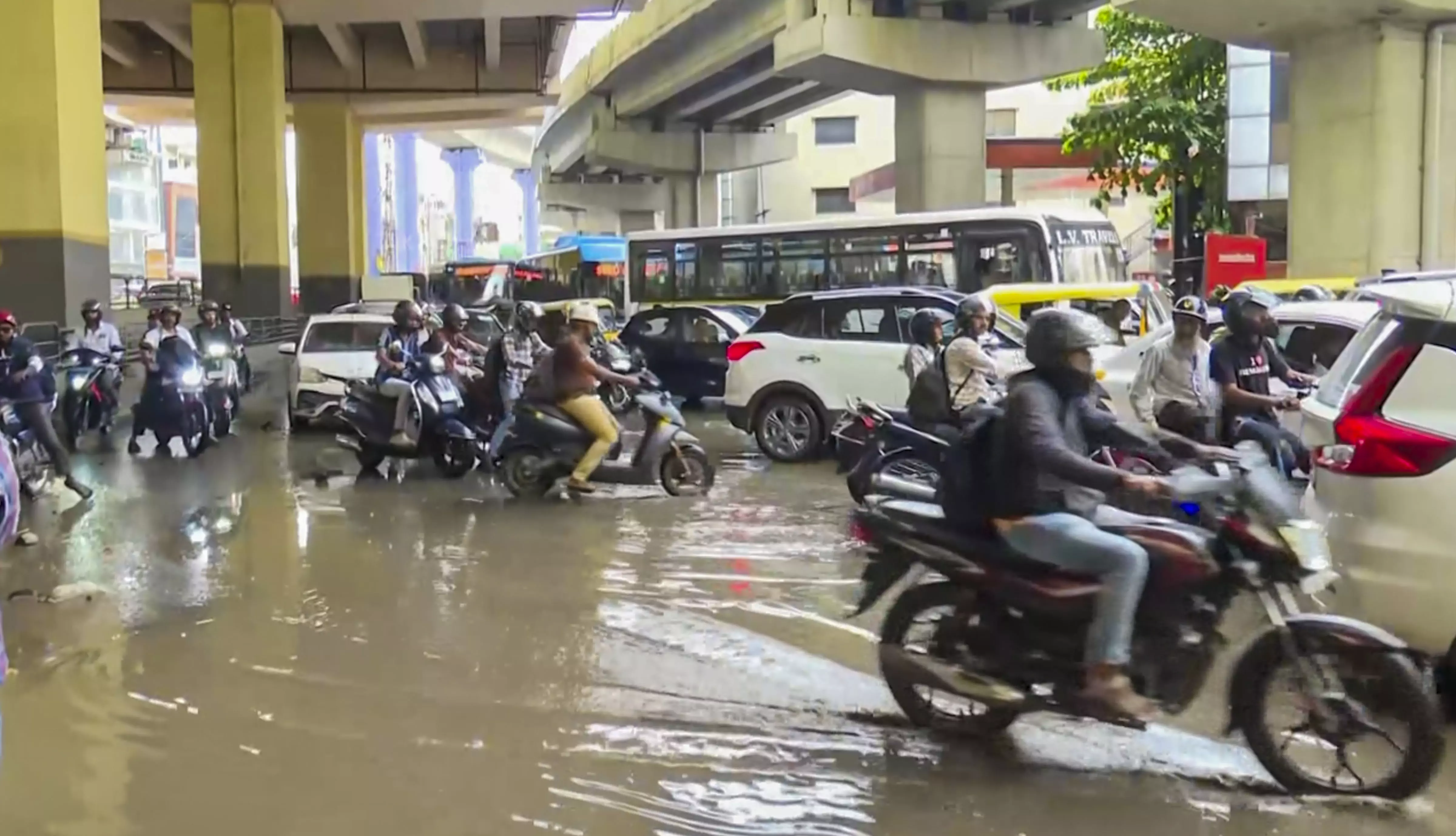 Bengaluru Faces Traffic Congestion, Waterlogging Amid IMD Yellow Alert