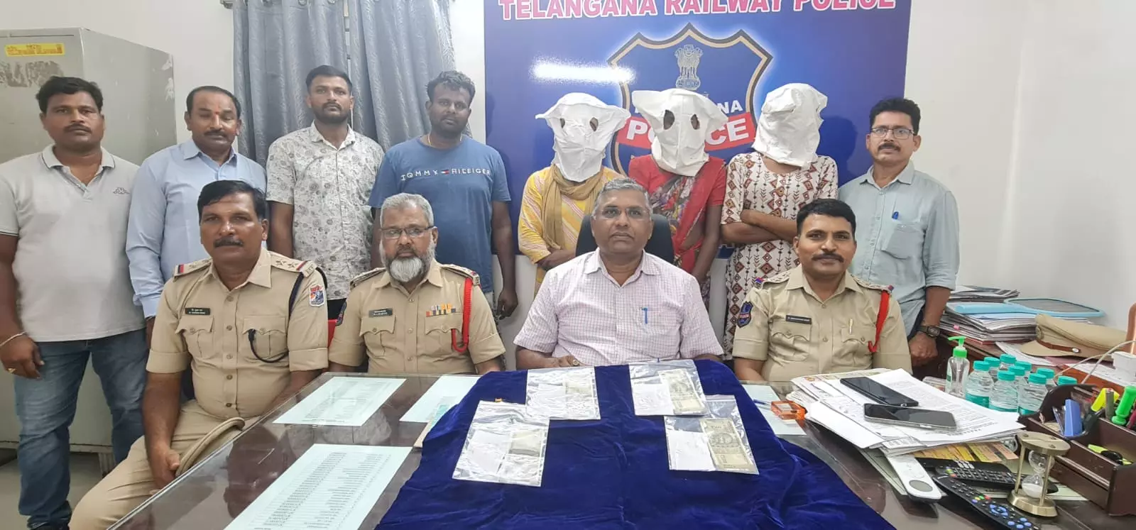 4 Held For Committing Robbery In Tata Nagar Express At Moula Ali 4 Held For Committing Robbery In Tata Nagar Express At Moula Ali