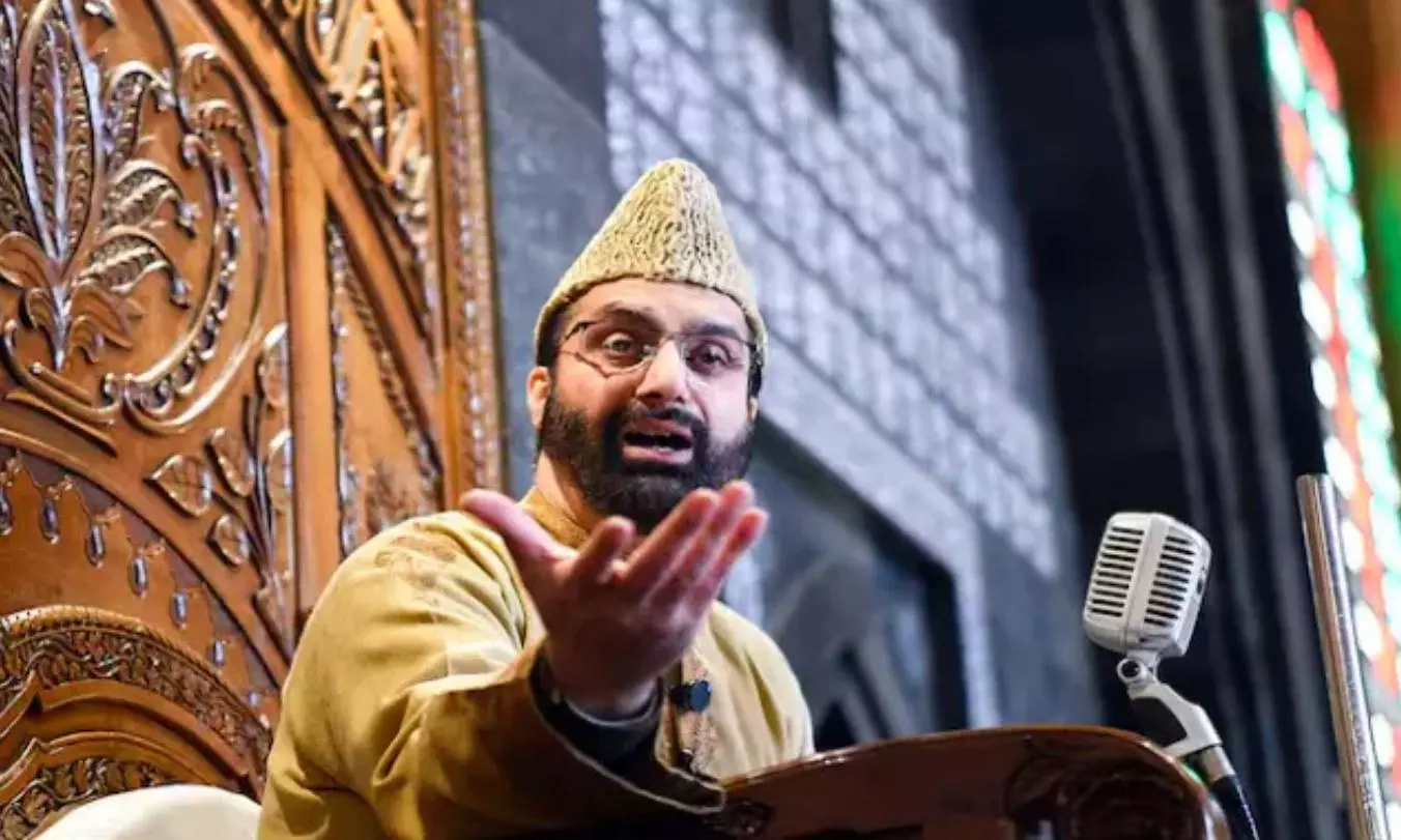 Mirwaiz Umar Barred From Visiting Father’s Grave On Anniversary