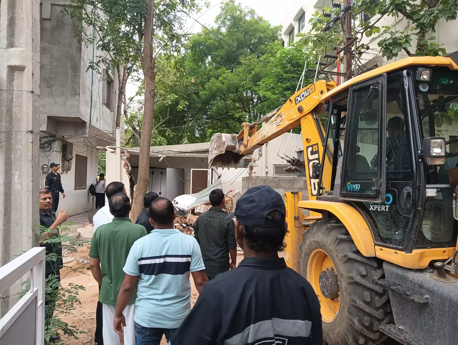 HYDRAA Clears Encroachments in Peerzadiguda