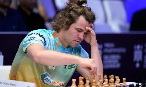 Magnus  Carlsen Held to Draw in Showdown Against The World