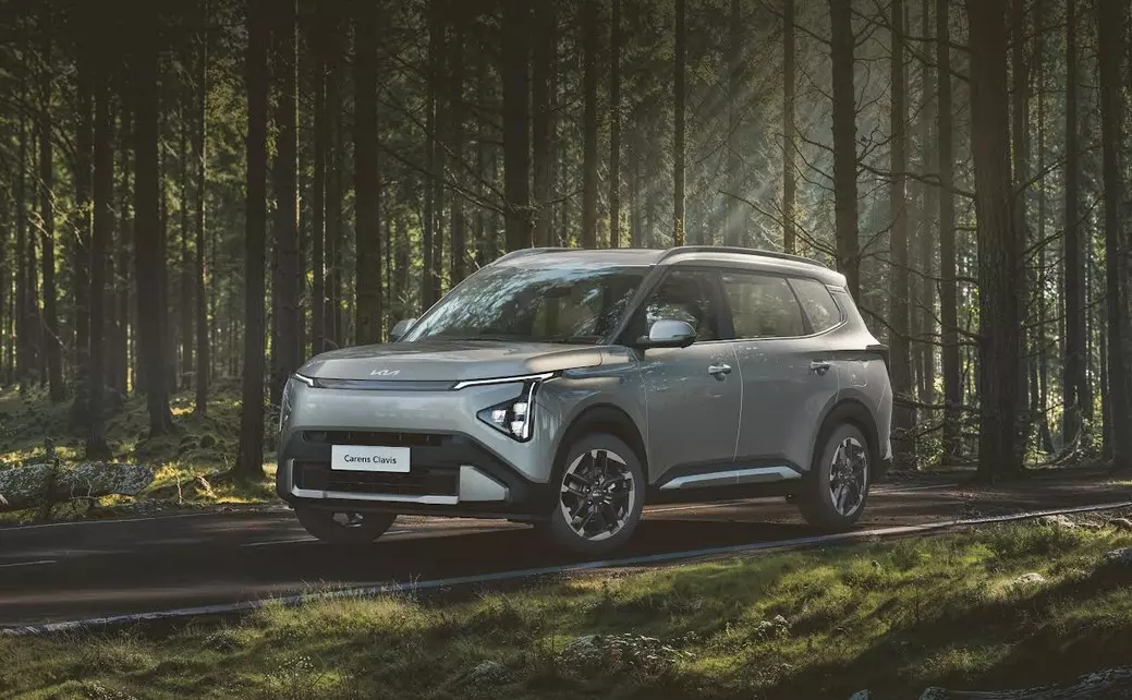 Kia New Carens Clavis: The Big Bold Family Vehicle