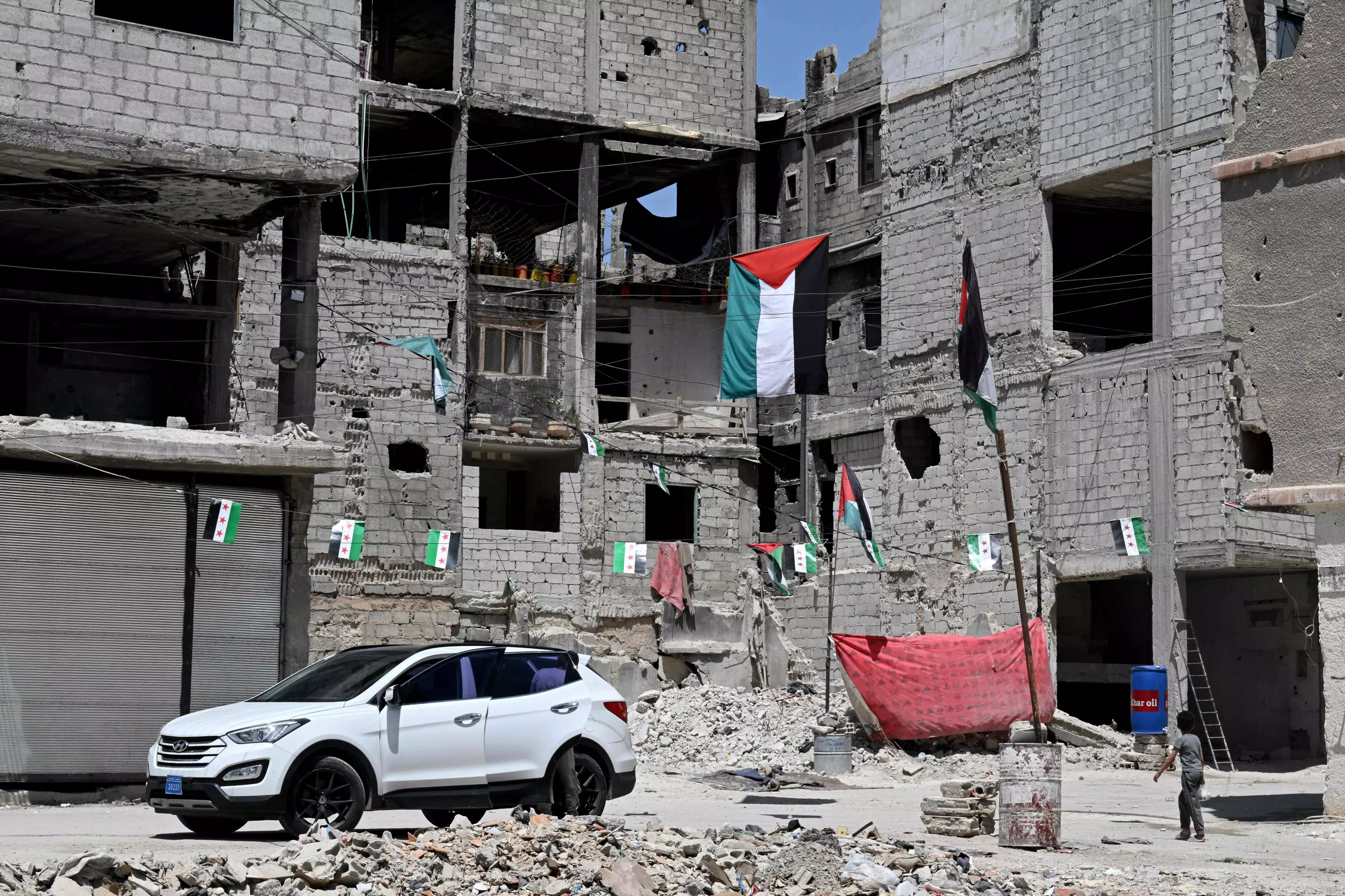 トランプ政権は、シリアで制裁を和らげるために第一歩を踏み出す
