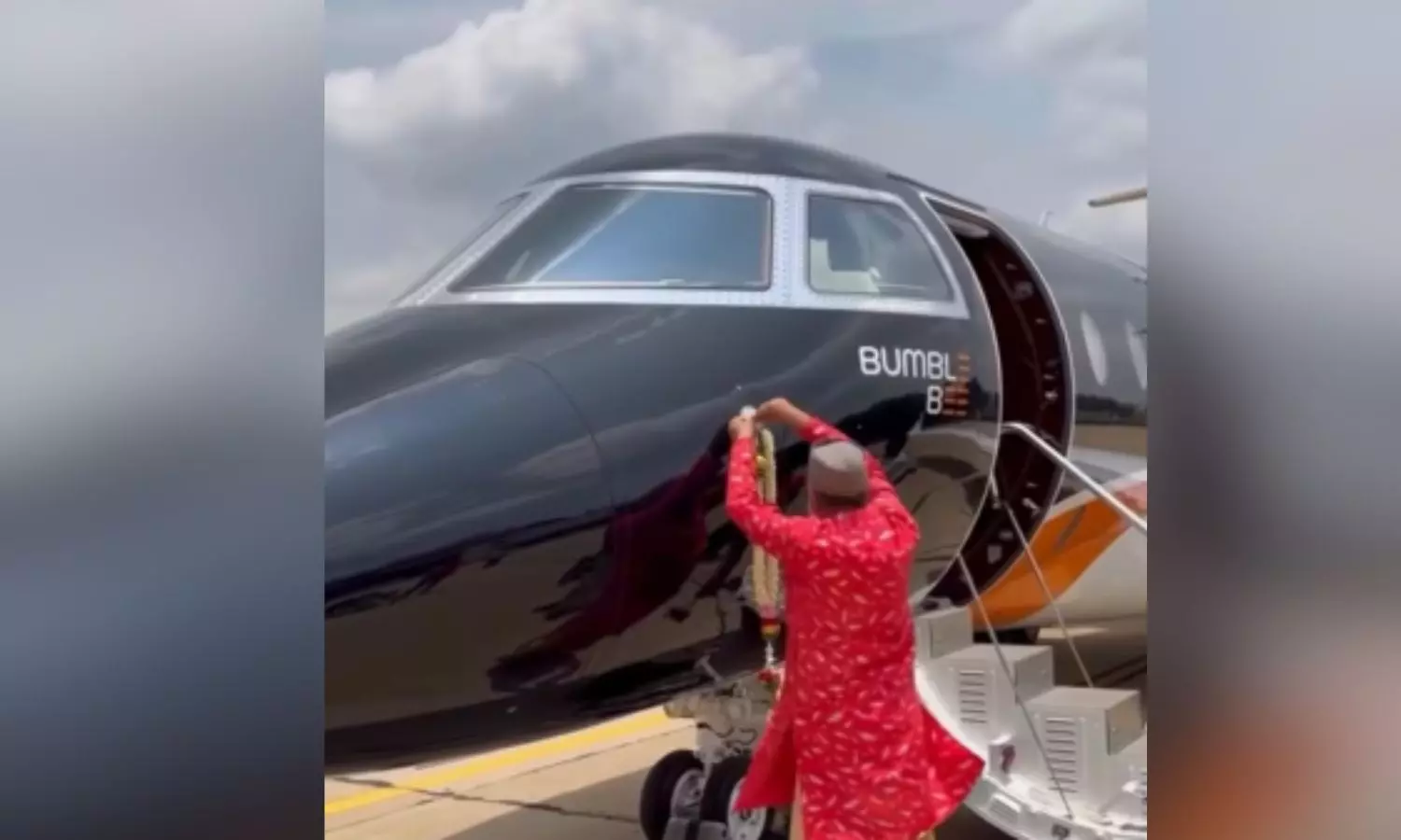 Bengaluru Businessmen Hires Ambanis Priest to Perform Puja to his Private Jet