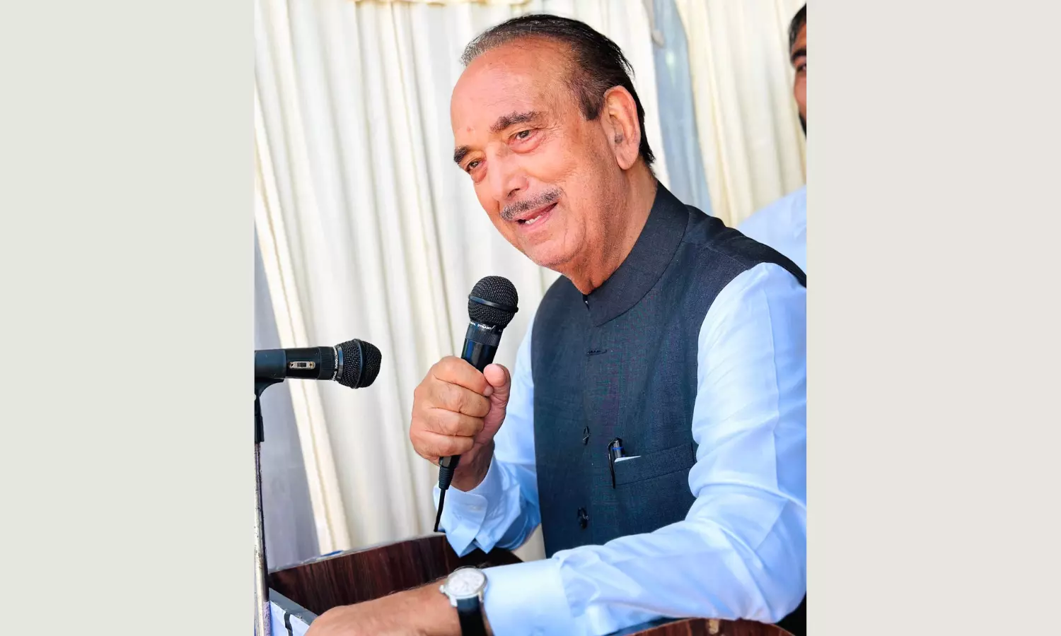 Parliamentary Delegation: Azad Falls Ill in Kuwait, to Miss Algeria, Saudi Arabia Trip