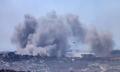 Israeli Strikes Kill 32 in Gaza as Pressure for Ceasefire Mounts