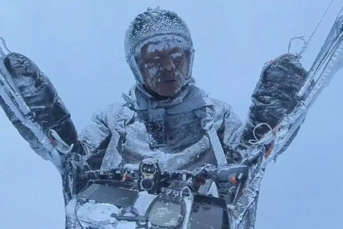 Paraglider Survives 8,500m Altitude After Being Swept Into ‘Cloud Suck’ Paraglider Survives 8,500m Altitude After Being Swept Into ‘Cloud Suck’