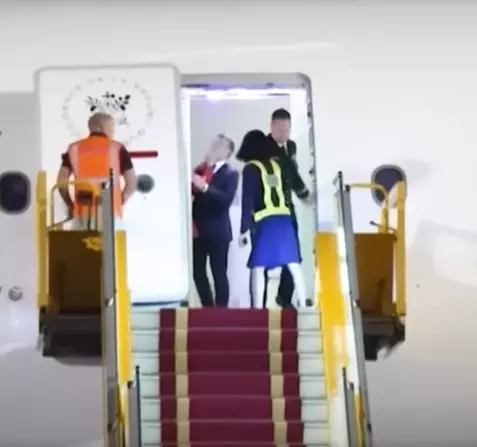 Video of Brigitte Slapping Emmanuel Macron Sparks Debate, Trump Says Macrons Are Fine After Plane Row Video of Brigitte Slapping Emmanuel Macron Sparks Debate, Trump Says Macrons Are Fine After Plane Row