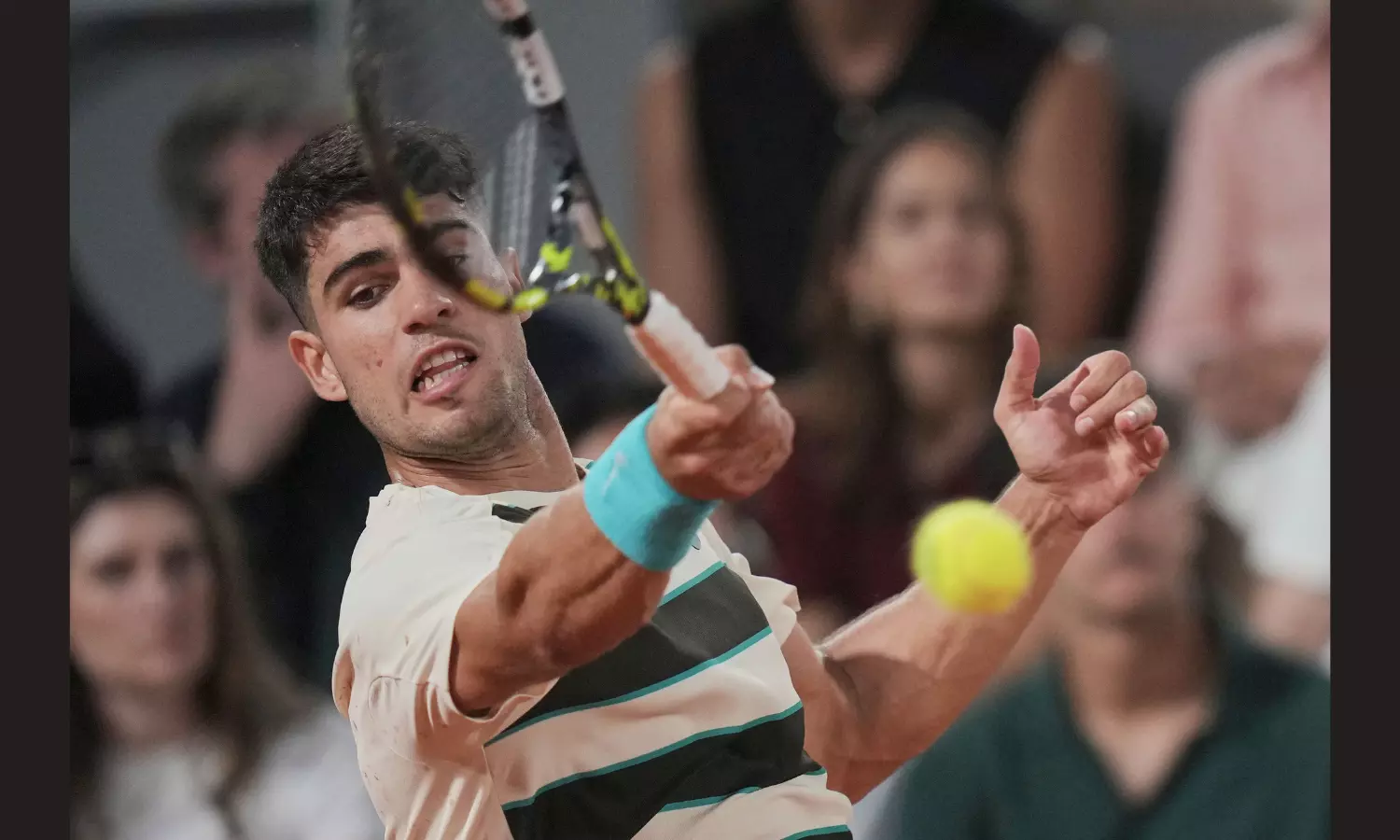 Defending Champion Alcaraz Labors Into Fourth Round of French Open