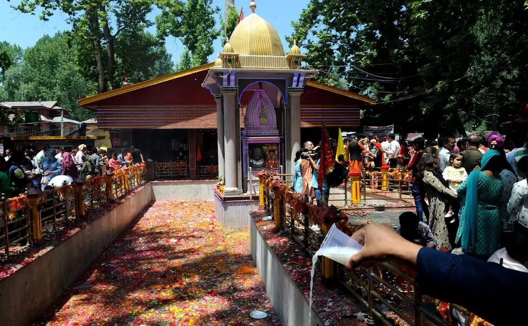 Thousands Of Kashmiri Pandits Flocking To Kheer Bhawani on Annual Mela
