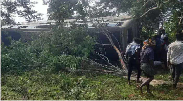Bus from Hyderabad Overturns in Malkangiri; 20 Injured, 7 Critical