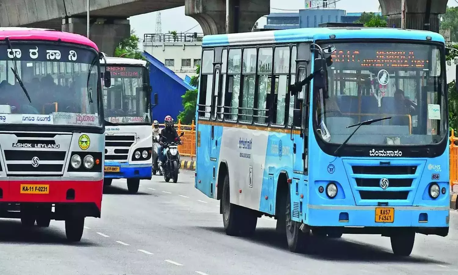 BMTC Bus Almost Hits Woman in Bengaluru, Driver Suspended BMTC Bus Almost Hits Woman in Bengaluru, Driver Suspended