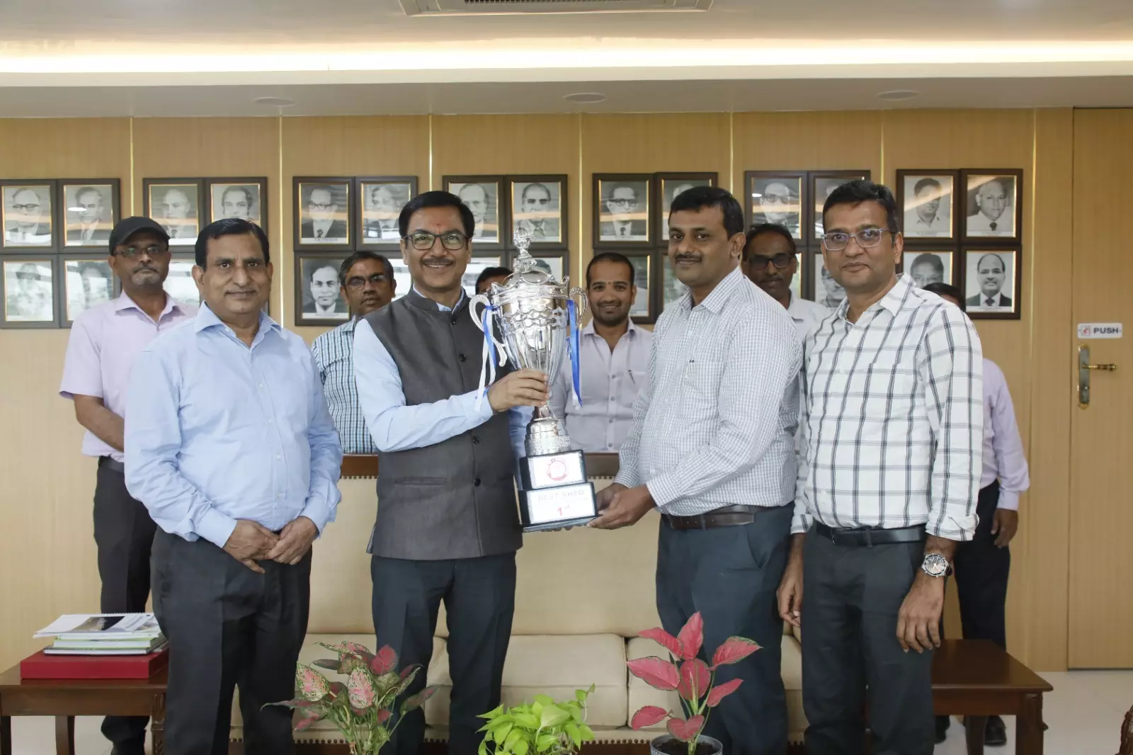 SCR Wins First Prize in Electric Locomotives