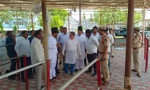 Ponnam Reviews Arrangements For Fish Prasadam Distribution On June 8, 9 Ponnam Reviews Arrangements For Fish Prasadam Distribution On June 8, 9