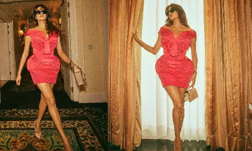 Red-Hot Glamour: Janhvi Kapoor’s Fashion Statement