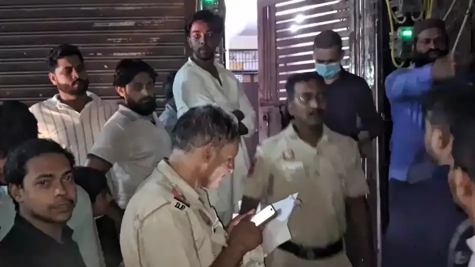 Girls Body Found in Suitcase in Delhi; Family Alleges Sexual Assault, Stages Protest Girls Body Found in Suitcase in Delhi; Family Alleges Sexual Assault, Stages Protest