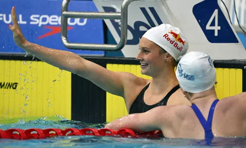 Canadas McIntosh Rushes 400m Freestyle World Record