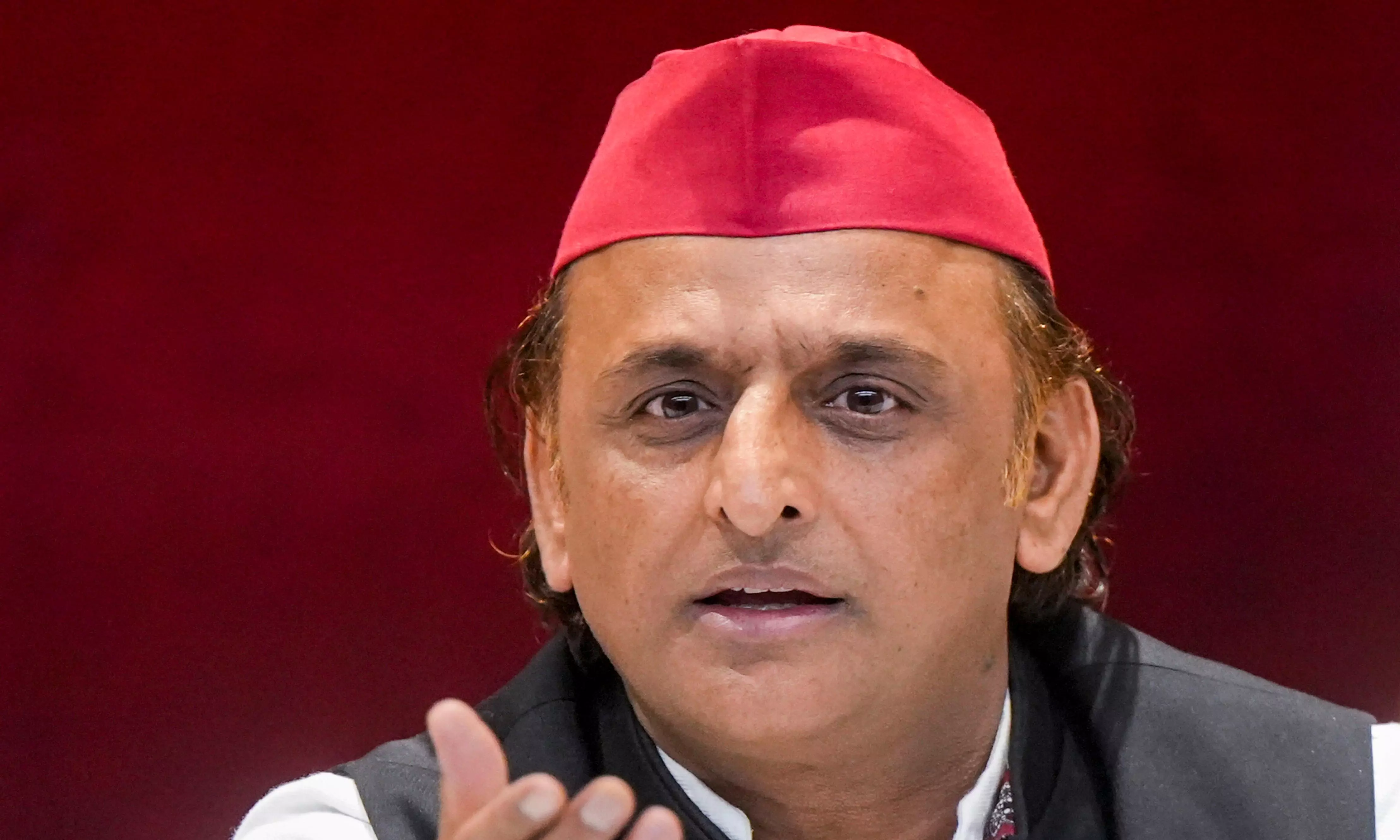 Adityanath Lacks Courage to Face Farmers on Ground: Akhilesh