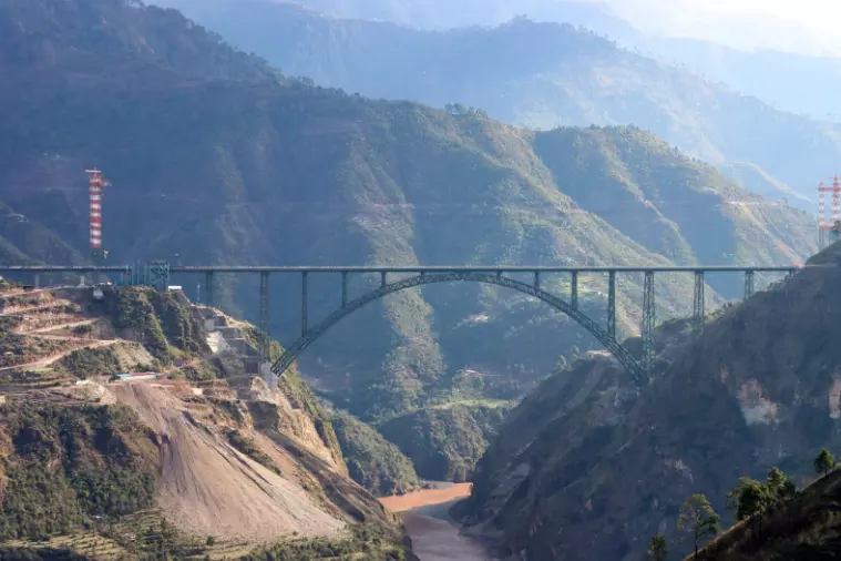 The Chenab Rail Bridge: India’s Engineering Marvel Soaring Above the Himalayas