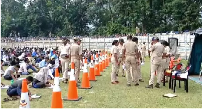 B.Tech, MBA Graduates Appear For Home Guard Recruitment Exam In Odisha B.Tech, MBA Graduates Appear For Home Guard Recruitment Exam In Odisha