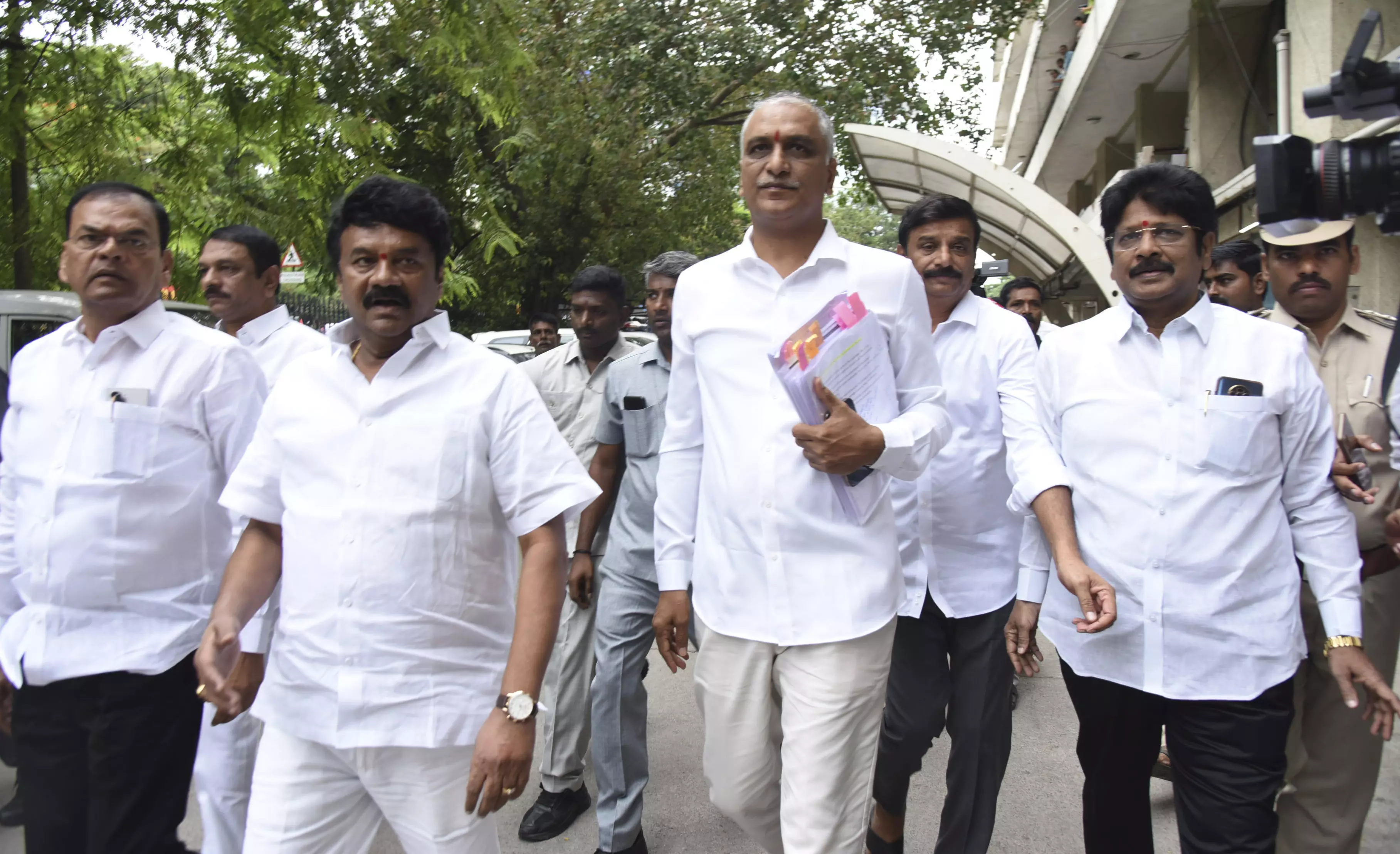 Harish Meets KCR After KLIS Hearing