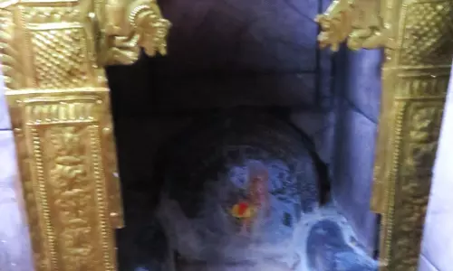 Rare Jain Throne Found At Alladurgam Of Medak District