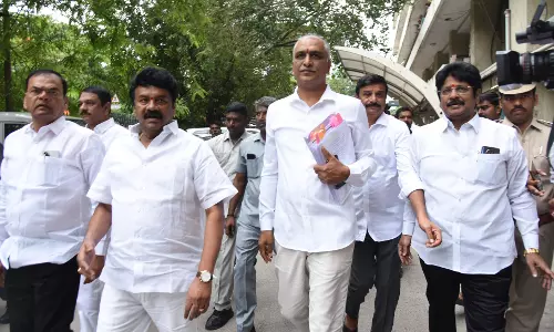 Harish Meets KCR After KLIS Hearing