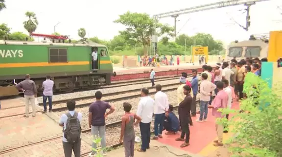 Janmabhoomi Express Halted at Nalgonda Due to Engine Glitch