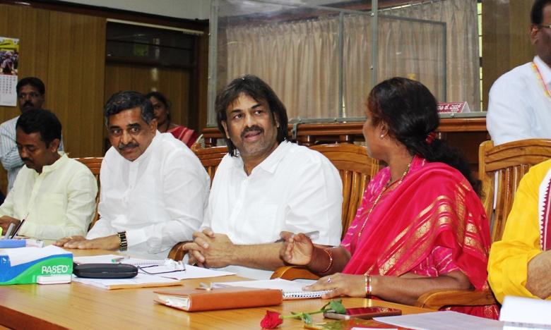 Karnataka Minister Campaigns to Boost Government School Enrollment