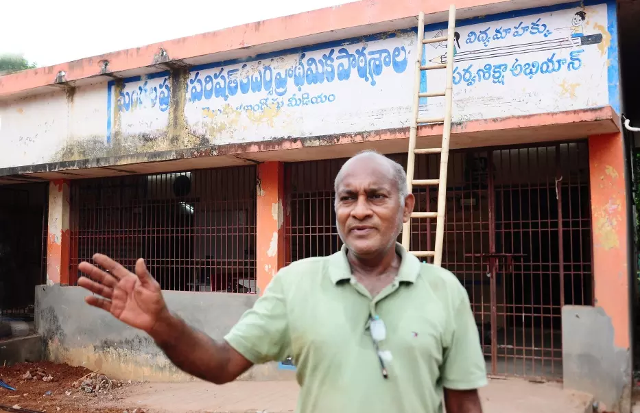 Villagers Hail Headmaster Who Revives School with His Own Funds