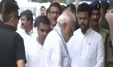 PM Visits Crash Site