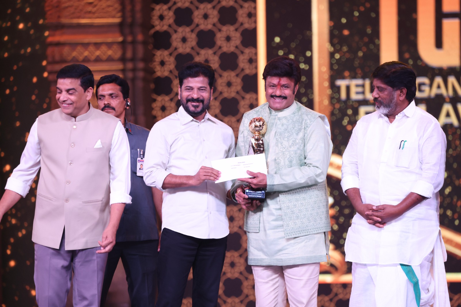 Allu Arjun Wins Best Actor at Telangana Film Awards