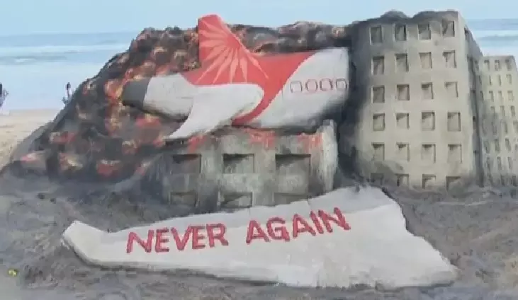 Sudarsan Pattnaik Pays Sand Art Tribute to Air Crash Victims