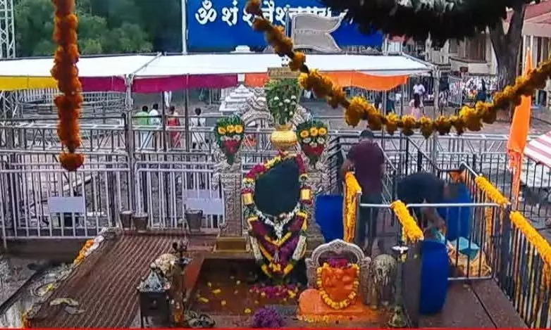 Controversy Erupts After Sacking of 114 Muslim Employees of Shani Shingnapur Temple Trust Controversy Erupts After Sacking of 114 Muslim Employees of Shani Shingnapur Temple Trust