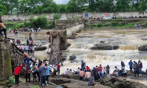Indrayani River Bridge Collapse: 6 Feared Dead