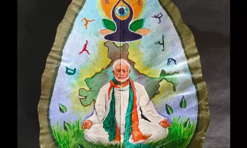 Srikakulam Artist Crafts Modi Portrait On Peepal Leaf
