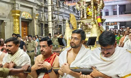 Prahlad Venkatesh Joshi Offers Prayers at Mantralayam Prahlad Venkatesh Joshi Offers Prayers at Mantralayam