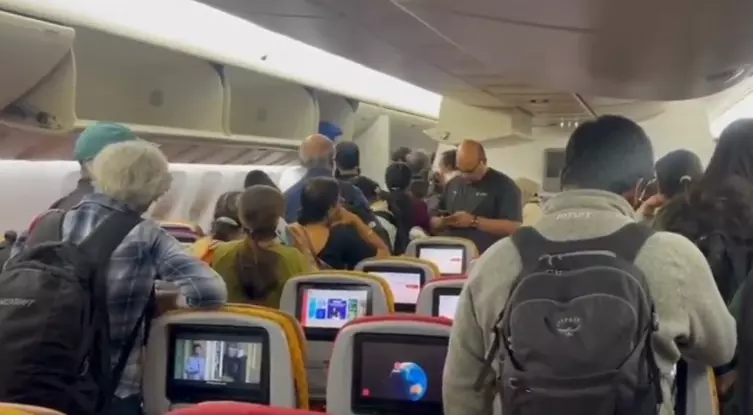 Passengers on San Francisco-Mumbai AI Flight Deplaned Due To Technical Snag at Kolkata Passengers on San Francisco-Mumbai AI Flight Deplaned Due To Technical Snag at Kolkata
